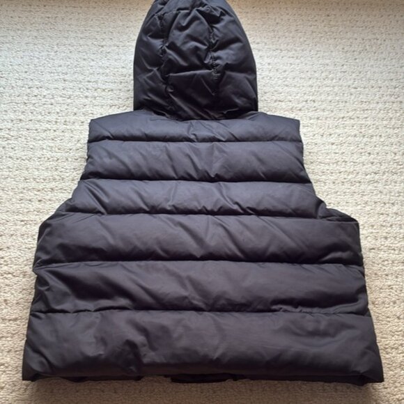 GAP Women’s Black Hooded Down Puffer Vest Faux Fur Trim Size Medium - Picture 7 of 12